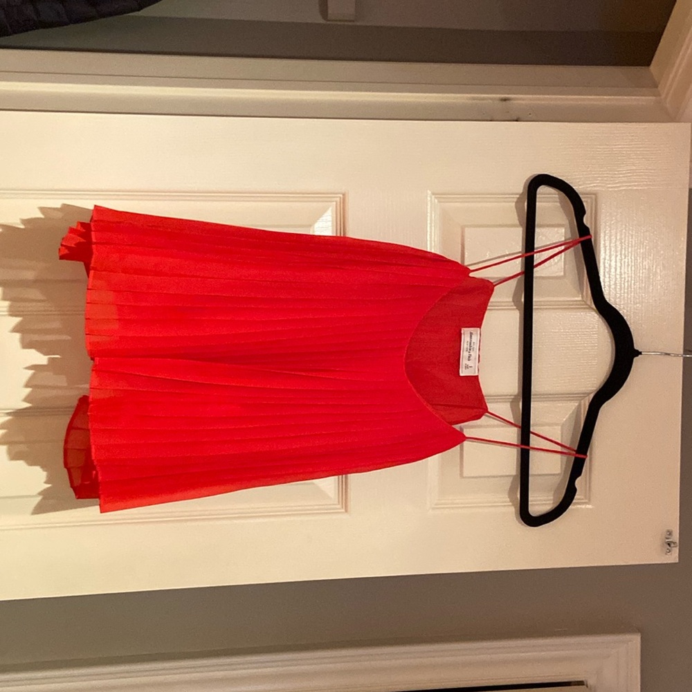 Women’s red pleated tank top. Size small. New